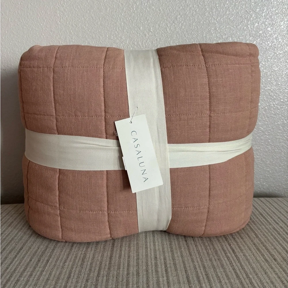 NWT King Heavyweight Linen Blend Quilt Light Adobe Clay - Casaluna